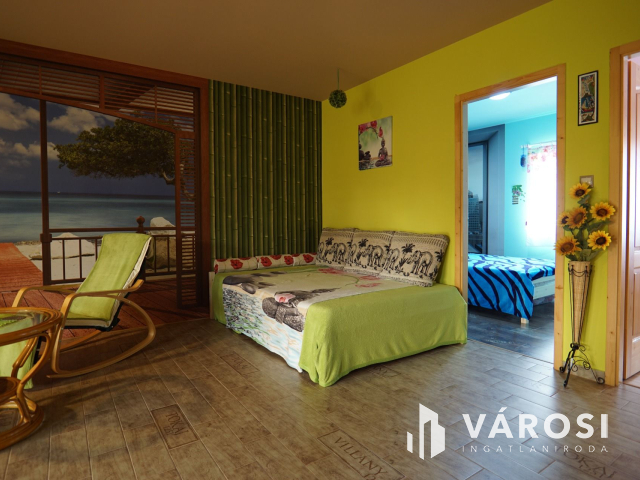 Balatonkeresztúron igényes nyaraló, 5 percre a strandtól!