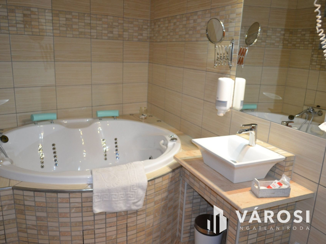 Balatonnál, étterem, hotel, wellness és rendezvényközpont !