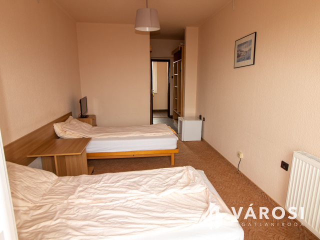 Komárom központi részén Hotel eladó