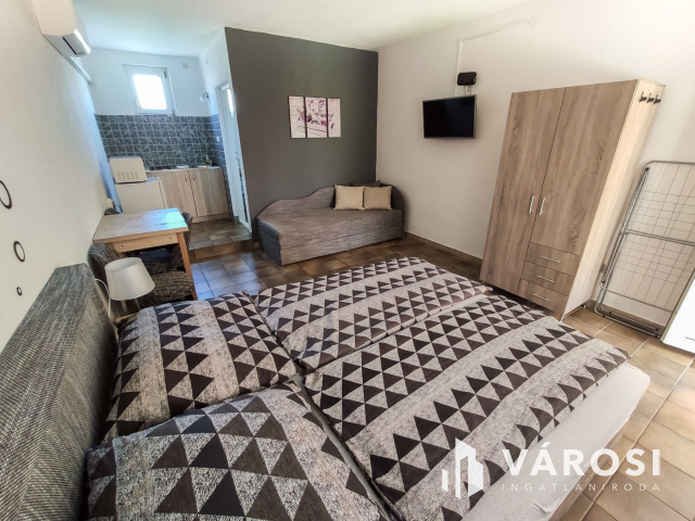 15 apartmanból álló apartmanház eladó Siófokon