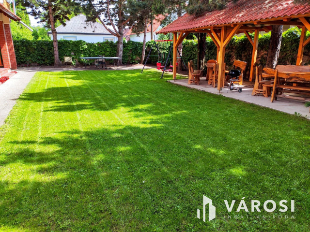 15 apartmanból álló apartmanház Siófokon