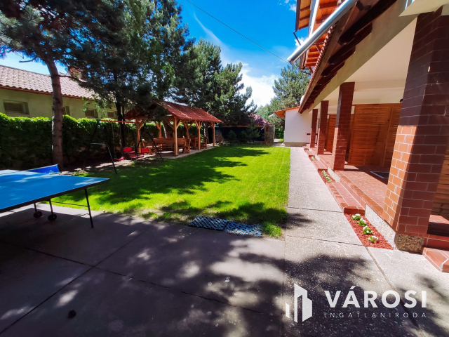 15 apartmanból álló apartmanház Siófokon