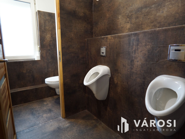 Forgalmas utcában, üzlethelység, nagy marketingfelülettel!