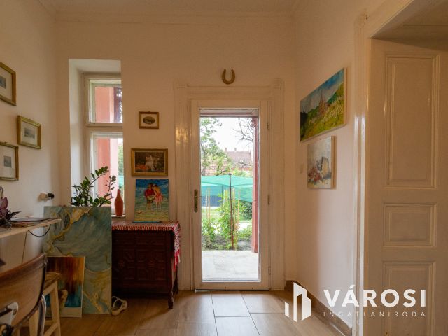 A nyugalom szigete: családi ház a belvárosban