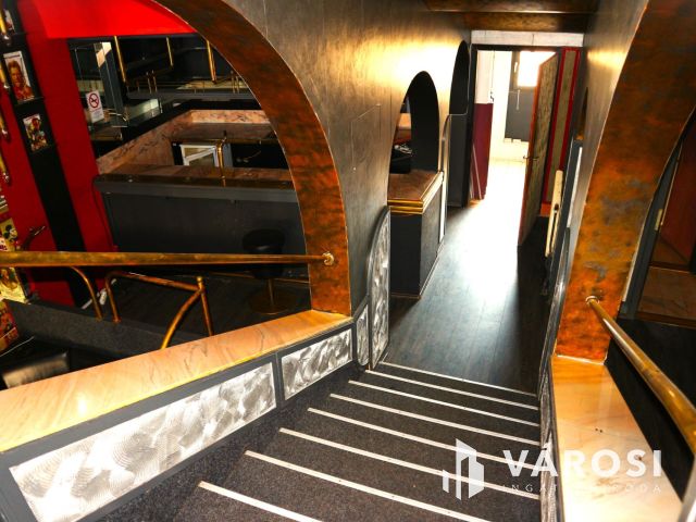 Körmend főterén,befektetőnek, vendéglátó egység kiadó-eladó