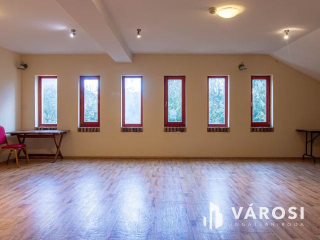 Kiemelkedő befektetési lehetőség Páty központjában!