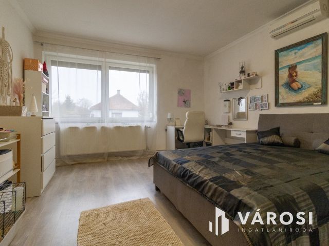 Masszív, kényelmes családi ház Gyulavári központjában