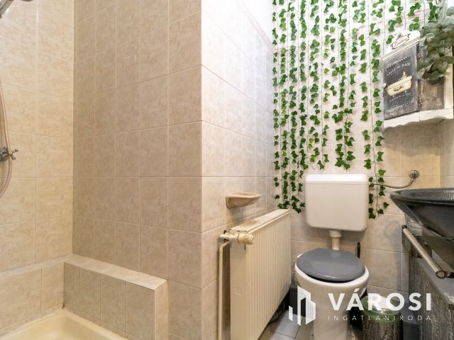 Masszív, kényelmes családi ház Gyulavári központjában