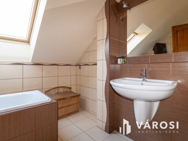 Impozáns családi otthon igényes környezetben