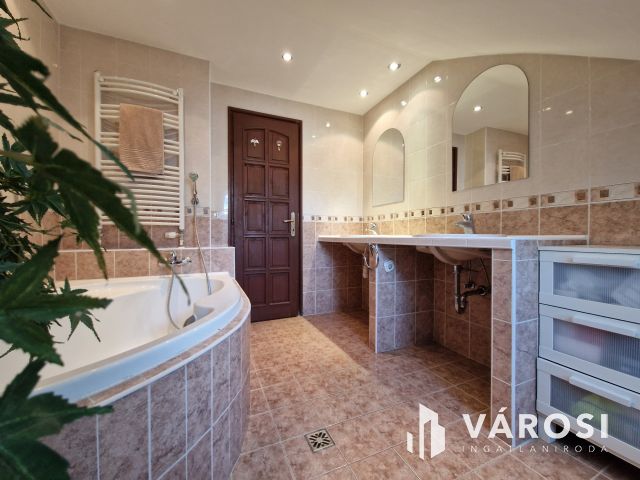 Lenyűgöző kilátás, prémium életérzés Táborhegyen!