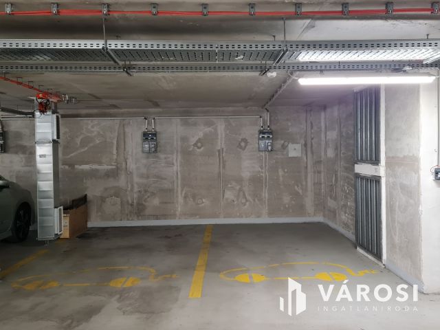 Elektromos autó töltős teremgarázshely a XIII. kerületben