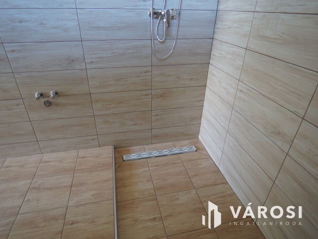 Csurgón, modern belső elosztású, felújított családi ház!