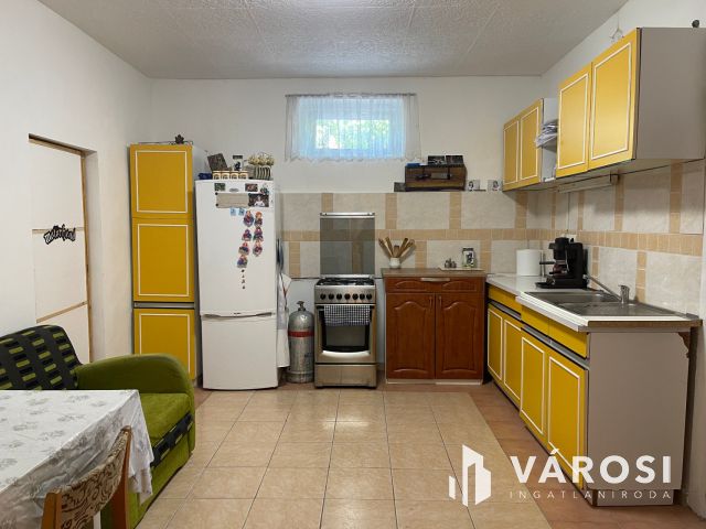 Saját ízlés szerint befejezhető parasztház eladó