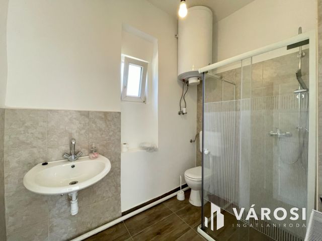 Eladó családi ház Enyingen – nagy telek, sok lehetőség!