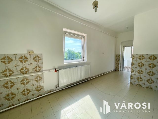 Eladó családi ház Enyingen – nagy telek, sok lehetőség!