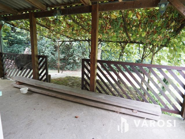 Cserfői hegyen lakható hétvégi ház