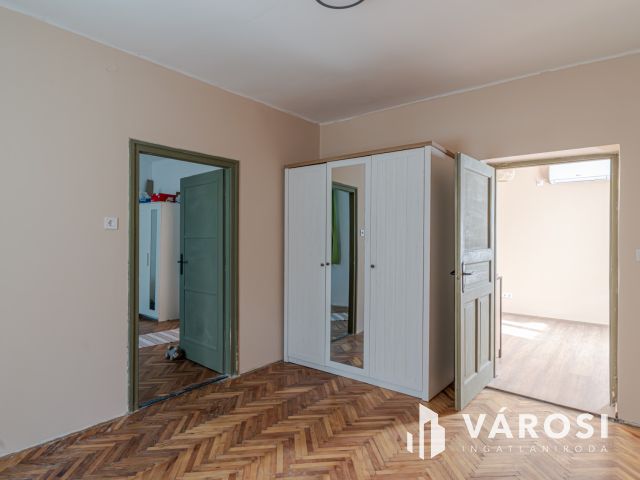 A lengyelek jóbarátok - eladó családi ház -