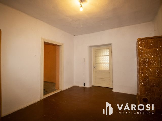 Előkertes, négy szobás családiház Újkígyóson