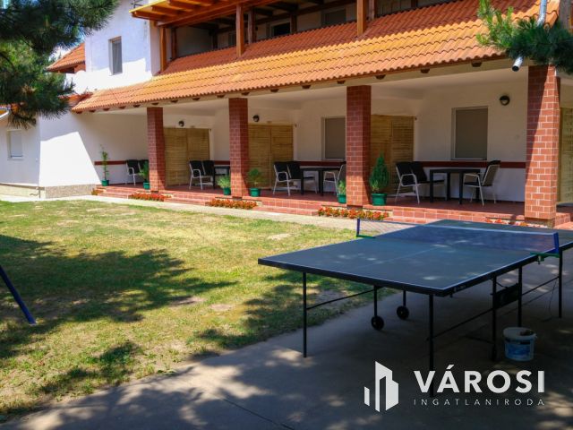 15 apartmanból álló apartmanház Siófokon