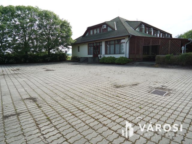 Tökéletes helyen, jó állapotú vendéglátó egység eladó!