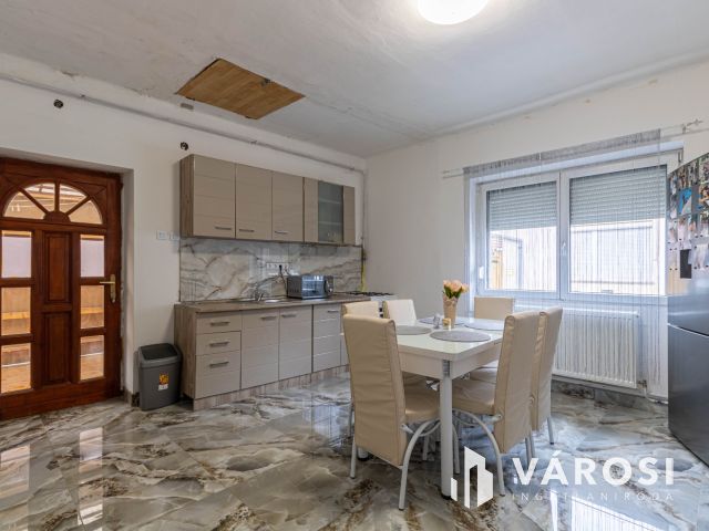 Tip-top kis ház békésen