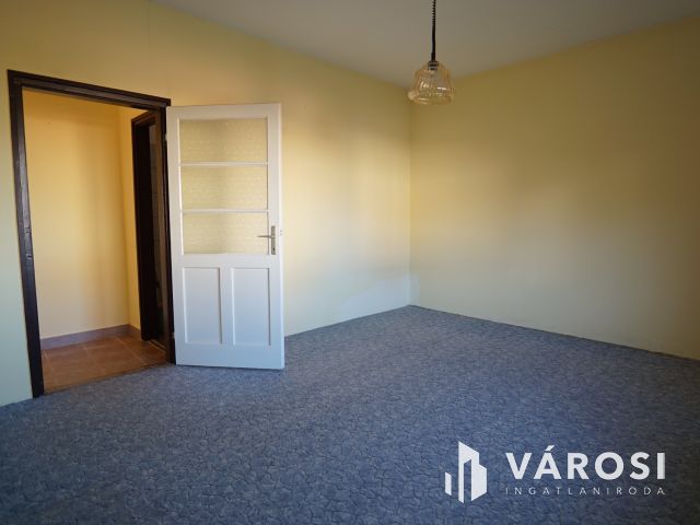 Kétgenerációs, folyamatosan karbantartott családi ház!