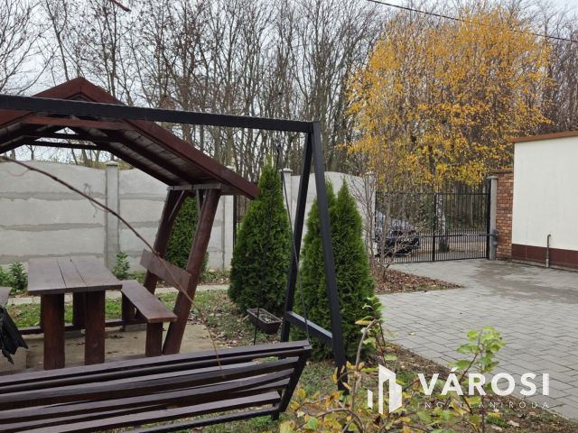 Csendes részen,TIP-TOP ház kerttel Mikepércsen