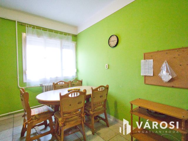 Gádoroson a falusi csend.