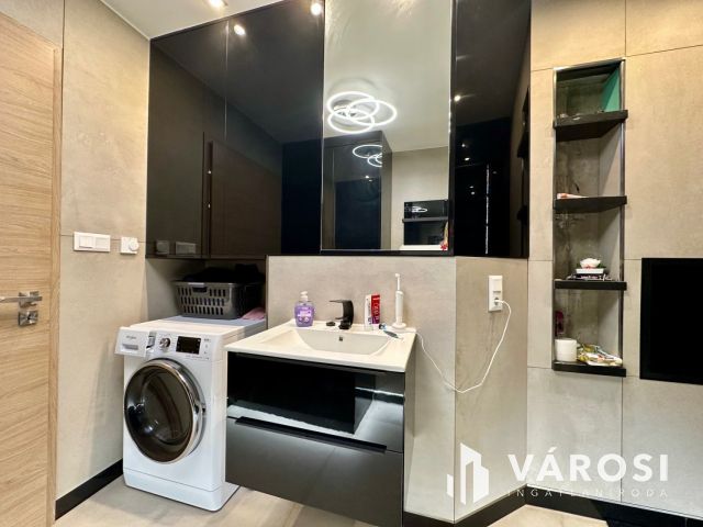 Luxus minőségben felújított panorámás lakás Eladó