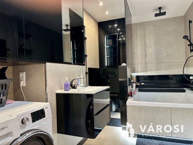 Luxus minőségben felújított panorámás lakás Eladó