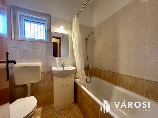 Sokoldalú lehetőségeket kínáló családi ház ELADÓ!