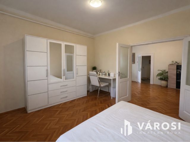 Sokoldalú lehetőségeket kínáló családi ház ELADÓ!