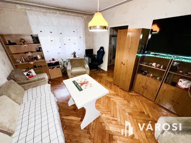 Szerpentin út elején 2. emeleti, 1+1 félszobás lakás eladó!