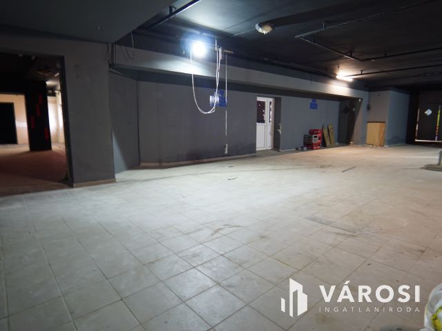 Kiadó közel 1000m2-es üzlethelység a Belvárosban!