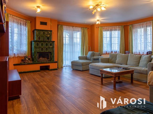 Egyszintes kényelem, exkluzív kert, időtálló minőség