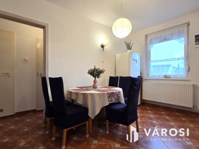 EGY LAKÁS, HÁROM  LEHETŐSÉG A VEZÉR LAKÓTELEPEN-Debrecen!