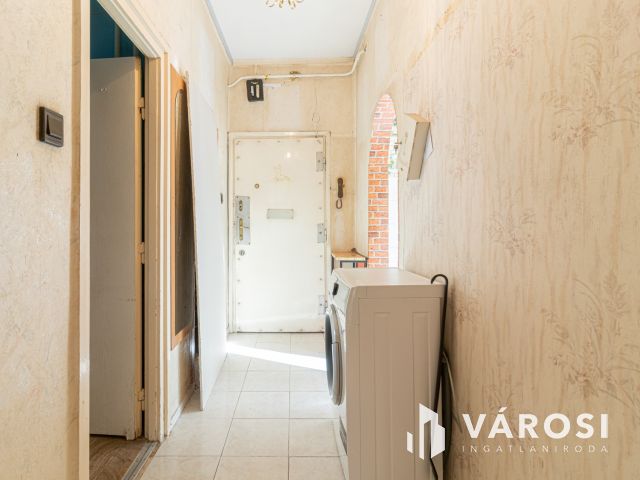 2 szoba+étkezős 60 m2-es lakás a József Attila lakótelepen!