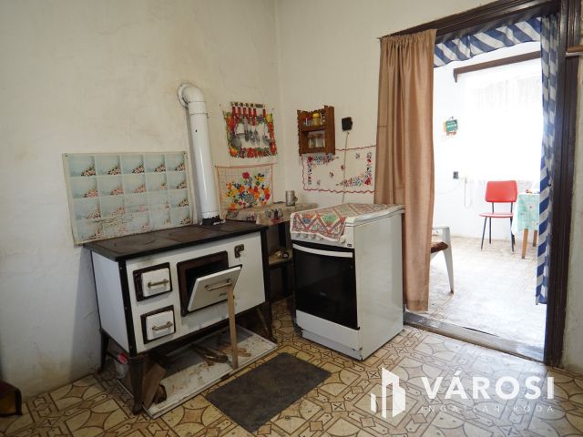 Természetközeli, szomszédmentes családi ház Bucsután!