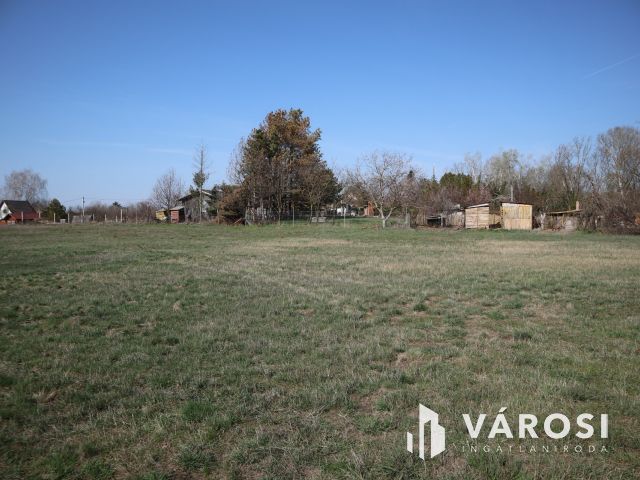 Eladó telek Öreg Kishomokon, a Sun City mellett!