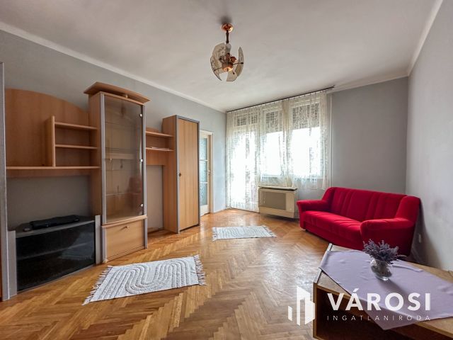 Munkás úton 2 szobás, erkélyes lakás eladó!