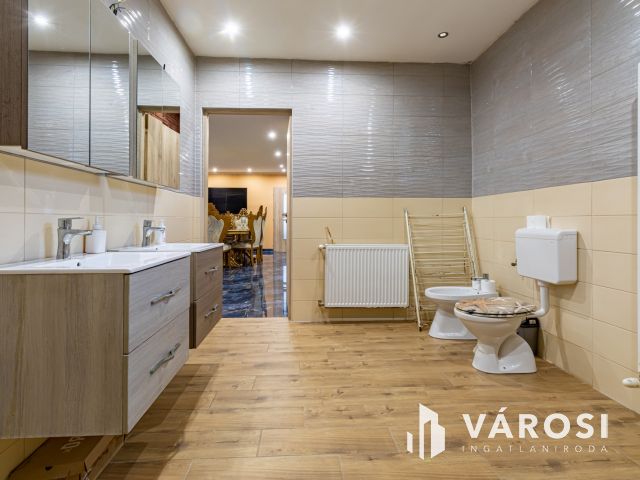 Teljesen újjáépített családi ház Zsámbokon eladó