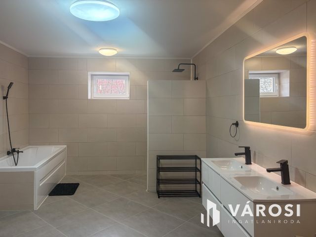 Kényelmes egyszintes! Önálló ház kis kerttel a belvárosban