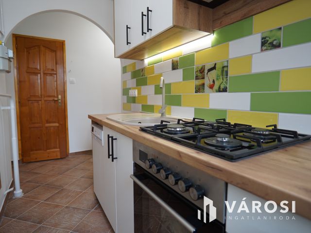 Platán soron, felújított cirkós lakás!