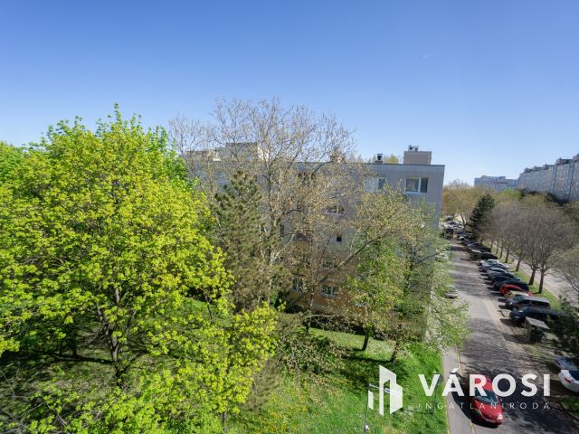 Felújított 3 szobás lakás szigetelt társasázban