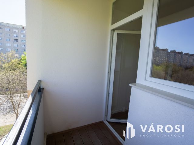 Felújított 3 szobás lakás szigetelt társasázban