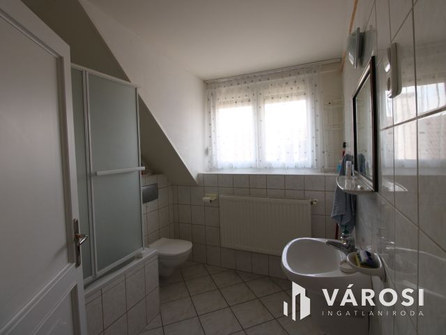 Kiadó egy 133 nm-s igényes lakás Alsóörsön