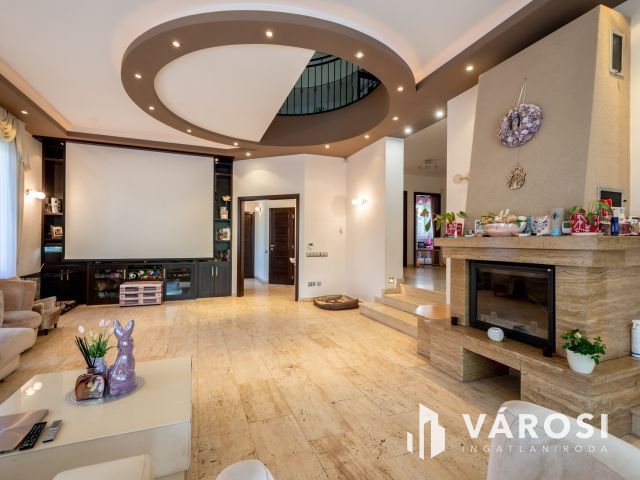 Mediterrán családi ház, luxus lakóparkban Fótligeten