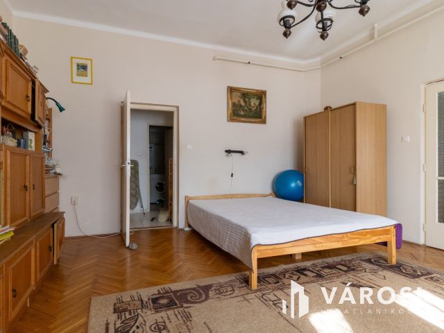 Kétszintes ötszobás-tégla falazatú családi ház Jamina elején