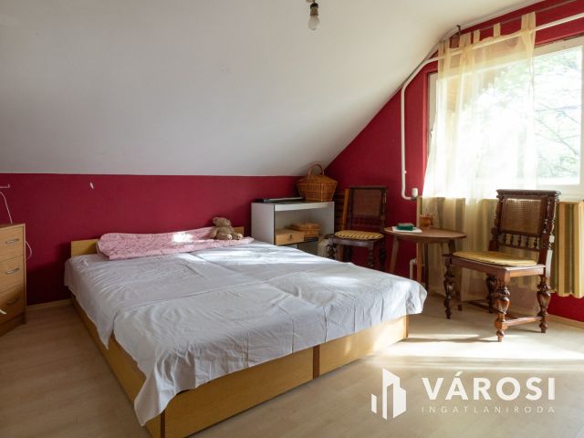 Kétszintes ötszobás-tégla falazatú családi ház Jamina elején