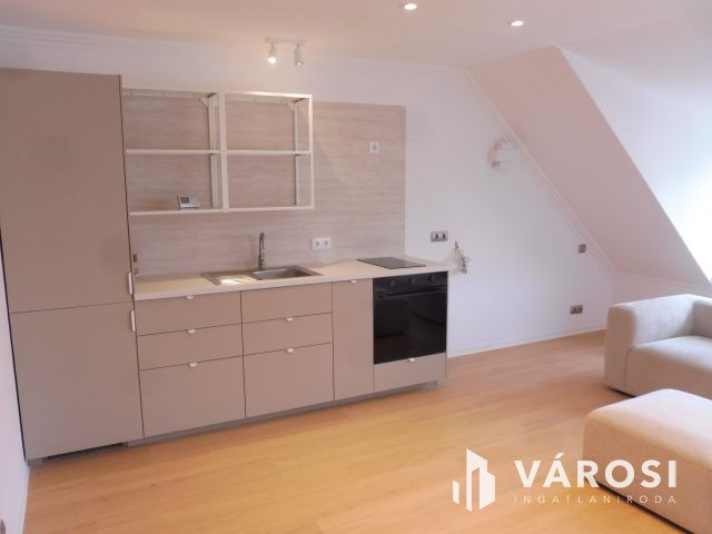 Egyedi,modern,jó hangulatú kis lakás remek árban eladó.